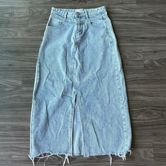 Storets Womens Peyton Denim Light Wash High Waist Maxi Skirt Small Front Slit - Picture 2 of 9